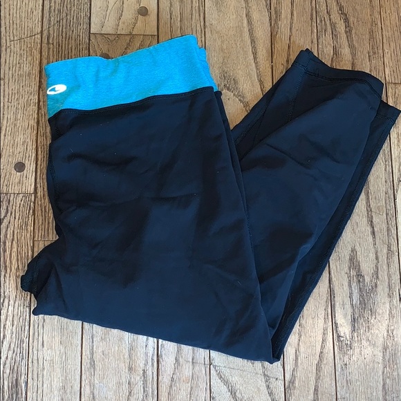 Champion Pants - GUC Black and Blue Champion 9 Workout Capris Champion Pants - GUC Black and Blue Champion 9 Workout Capris